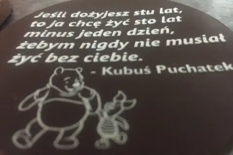 Kubuś Puchatek cytaty: "Jeśli dożyjesz stu lat, to ja chcę żyć sto lat minus jeden dzień, żebym nigdy nie musiał żyć bez ciebie.