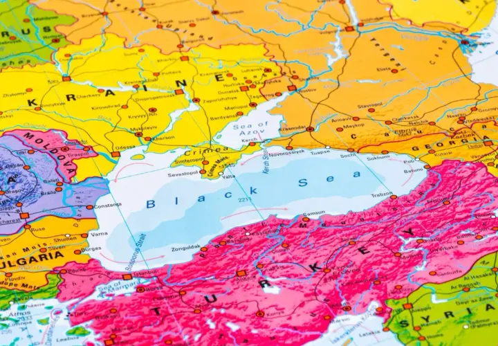 Mapa Morza Czarnego i okolic. Widać fragment Turcji, Gruzji, Ukrainy i Rosji. Czy Turcja jest w Europie? Mapa pokazuje, że część Turcji leży w Europie, a część w Azji.